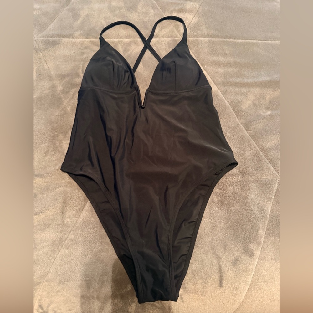 Cupshe Black V-Neck One-Piece Swimsuit with Cross Back